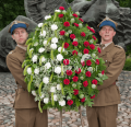 wieniec narodowy warszawa biało-czerwony łza | wieniec na uroczystość państwową